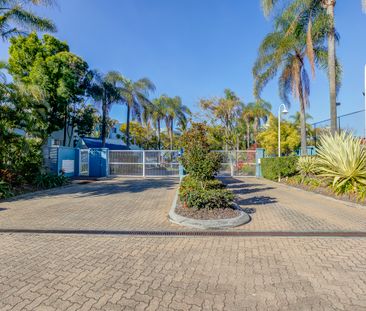 Spacious Apartment in Secure Runaway Bay Complex - Photo 3