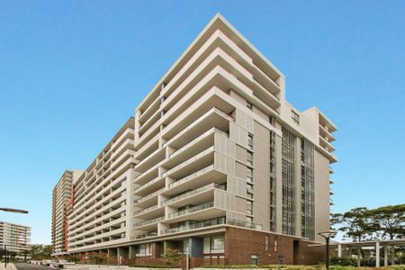 Supar Large 2 Bedroom Apartment with Unblocked View and Oversize Balcony! - Photo 2