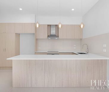 NEWLY BUILT 3 BEDROOM, TWO BATHROOM FAMILY TOWNHOUSE - Photo 5