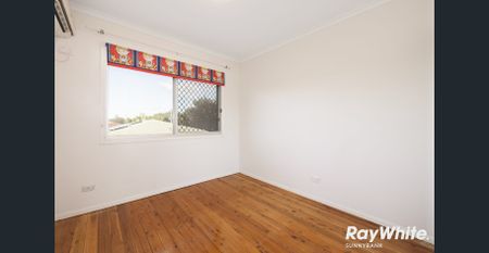Two Storey Family Home With a Pool - Great For Summer - Photo 3
