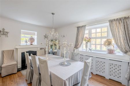 Charming five bedroom characteristic property in the beautiful and historic North Yorkshire village of Cawood with stunning countryside and river views - Photo 3