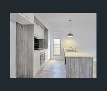 Stylish & Comfortable Living in the Heart of Parkinson! - Photo 4