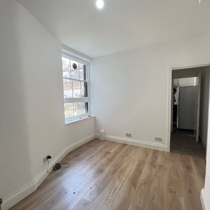 3 Bed Flat, Quested Court, E8 - Photo 1