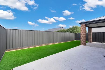 52 Gateau Drive, Werribee VIC 3030 - Photo 4