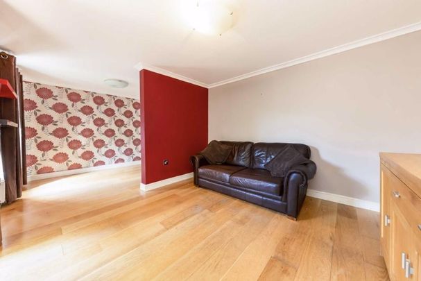 3 bedroom flat to rent - Photo 1