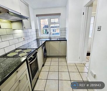 2 bedroom semi-detached house to rent - Photo 4