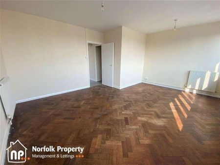 Cromer Road, NR6 - Photo 2