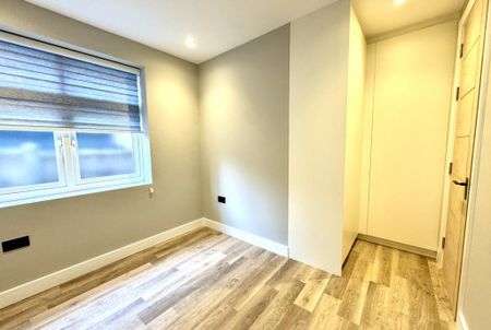 3 bedroom flat to rent - Photo 3