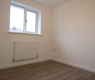 3 bedroom link detached house to rent - Photo 5