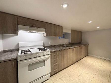 $1,199 / 1 br / 1 ba / 57 Burris st unit 3 - Photo 5