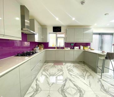 5 bedroom semi-detached house to rent - Photo 4