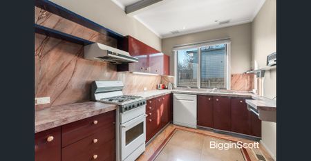 Charming Family Home in a Prime Glen Waverley Location - Photo 5