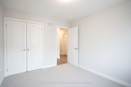 Townhouse For Lease | N8133452 - Photo 5