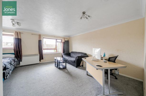 Studio to rent - Photo 1