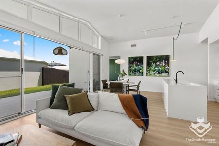 Designer Pavilion Family Sanctuary Home - Photo 5