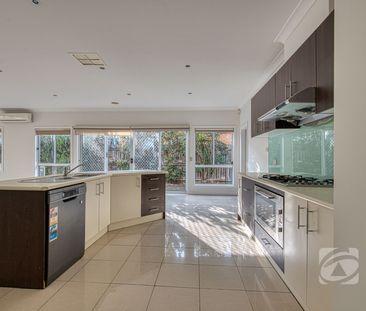 IDEAL FAMILY HOME - Photo 6