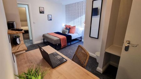 1 bedroom in a house share to rent - Photo 3