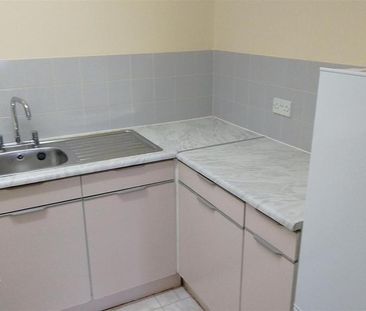 1 bedroom retirement property to rent - Photo 4