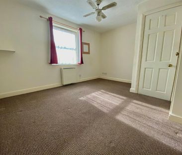 Terraced House to rent on - Photo 3