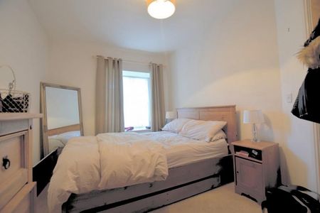 1 Bedroom Apartment To Let - Photo 2