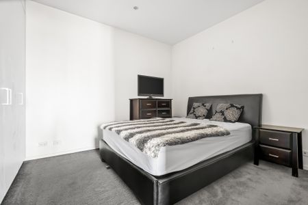 1712/620 Collins Street, Melbourne - Photo 3