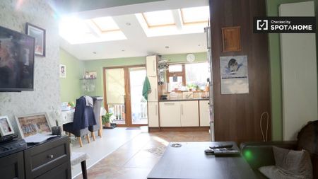 Tidy room in 3-bedroom houseshare, North Central Area Dublin - Photo 5