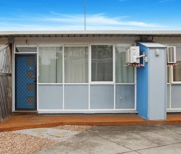 PRIME LOCATION – IMMACULATE ONE BEDROOM UNIT - Photo 2