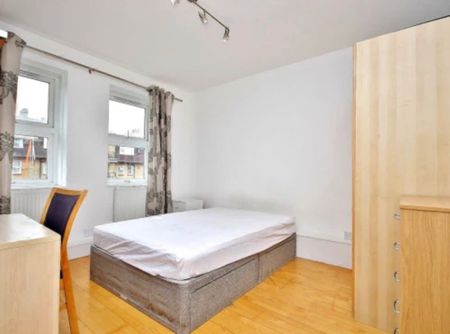3 Bed Flat, Germander Way, E15 - Photo 3