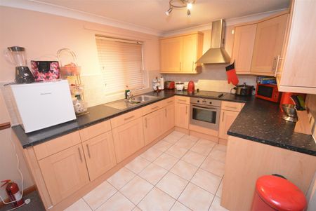 162 Carsington Crescent, Allestree, Derby, DE22 2QU - Photo 2