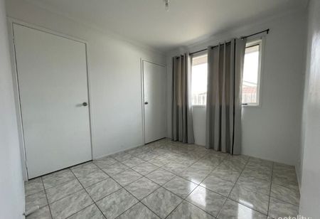 Conveniently Located - Photo 3