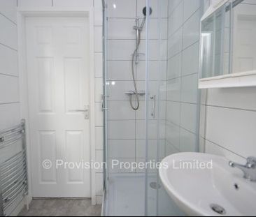 5 Bedroom Lets in Leeds - Photo 1