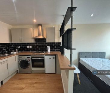 Studio to rent - Photo 2