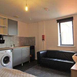 Studio to rent - Photo 2