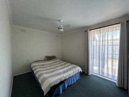 Family Home in Quiet Court - Photo 3