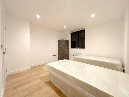 Farnborough Road, Farnborough, Surrey, GU14 - Photo 3