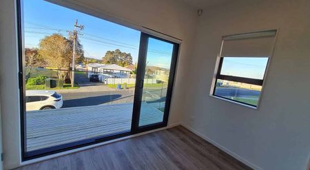Spacious 2-Bedroom Townhouse - Ranui - Photo 3
