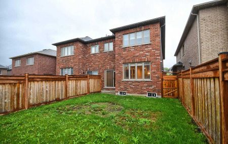 For Lease - 590 Sweetwater Crescent, Newmarket, Ontario - Photo 3