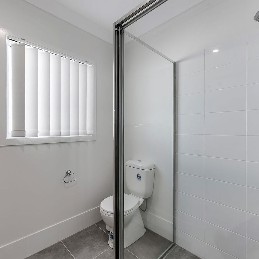 MODERN, FULLY FURNISHED, STUDIO APARTMENT - Photo 1