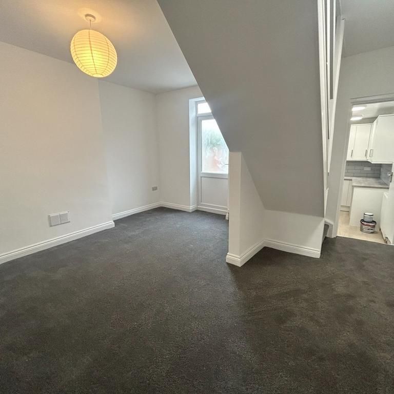 4 bedroom terraced house to rent - Photo 1