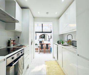 Room To Let - Photo 2