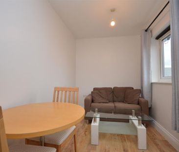 1 bedroom flat - Photo 2