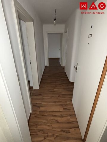 Schnell sein und erstklassige 2-Zimmer-Wohnung in idyllischer Grünlage sichern! Ausgezeichnete Verkehrsanbindung und 1A-Infrastruktur vorhanden! Saniert und sofort verfügbar! - Photo 2