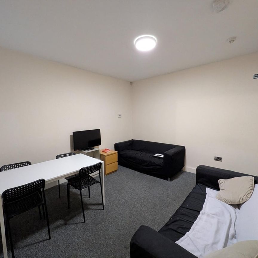Room in a Shared House, Birrell Road, NG7 - Photo 1