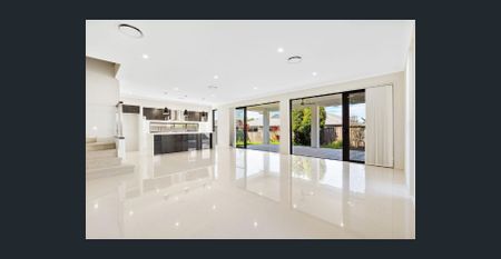 Luxurious Family Living in Prestigious Bridgeman Downs - Photo 5