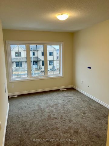 Townhouse For Lease | X8124300 - Photo 2