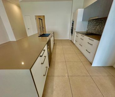 MODERN BEACHSIDE LIVING WITH ZONED AIR- CONDITIONING - Photo 5