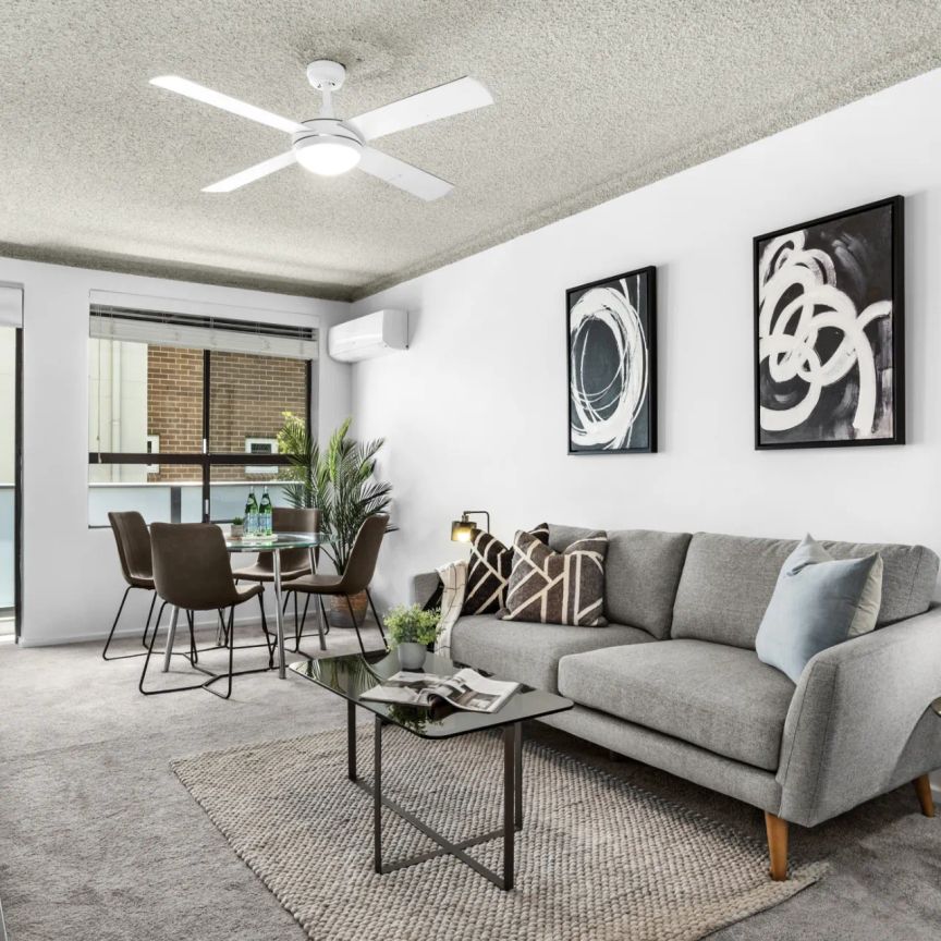 Beautifully Presented Top Floor in 'Wareena ' Complex - Photo 1