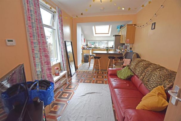 4 bedroom terraced house to rent - Photo 1