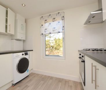 Flat to rent - Stanstead Road, London, SE23 - Photo 2
