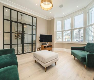 4 bedroom semi-detached house to rent - Photo 2